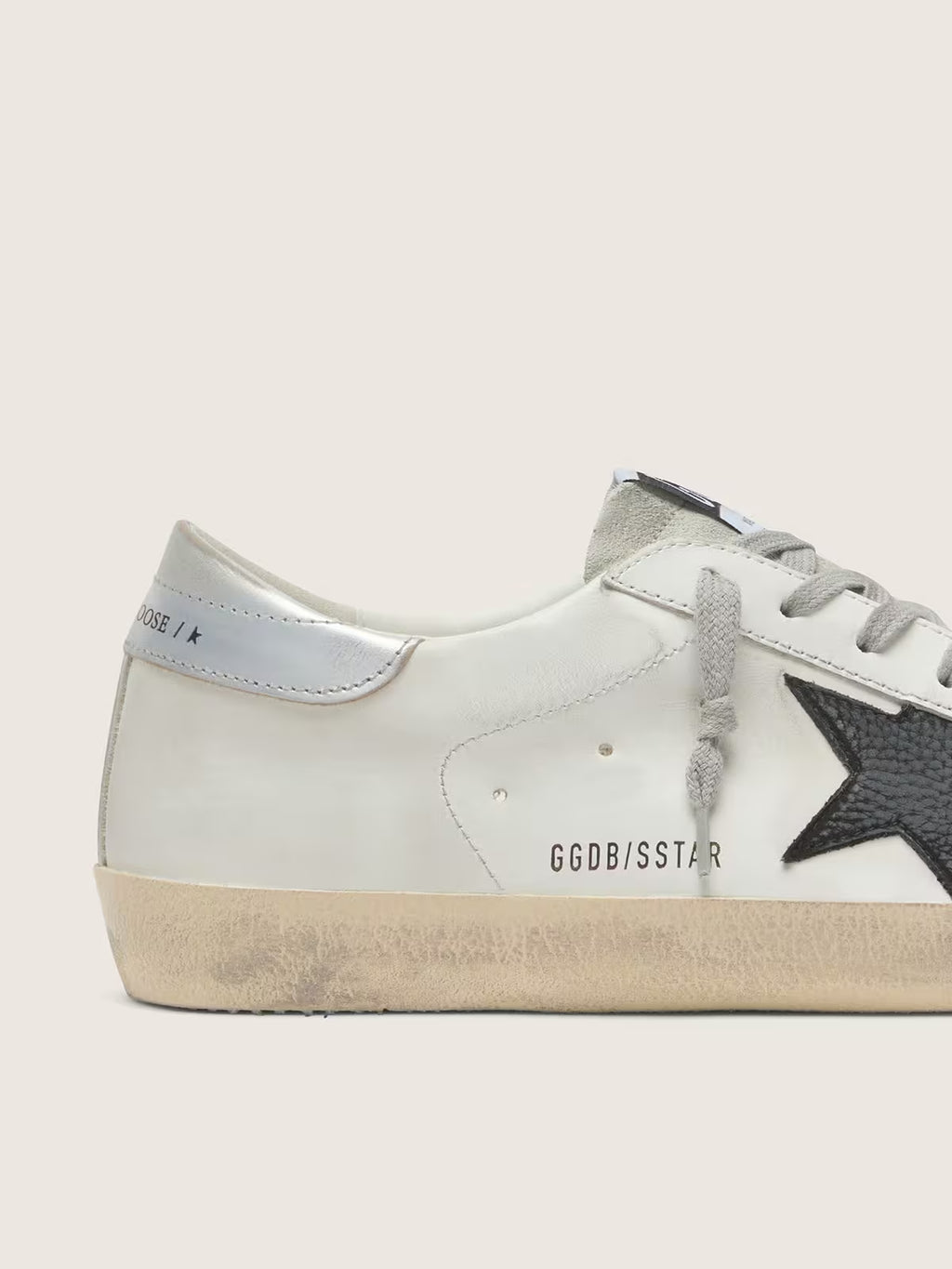 Super-Star en cuir blanc avec étoile en cuir nubuck noir et contrefort en cuir lamé argenté
