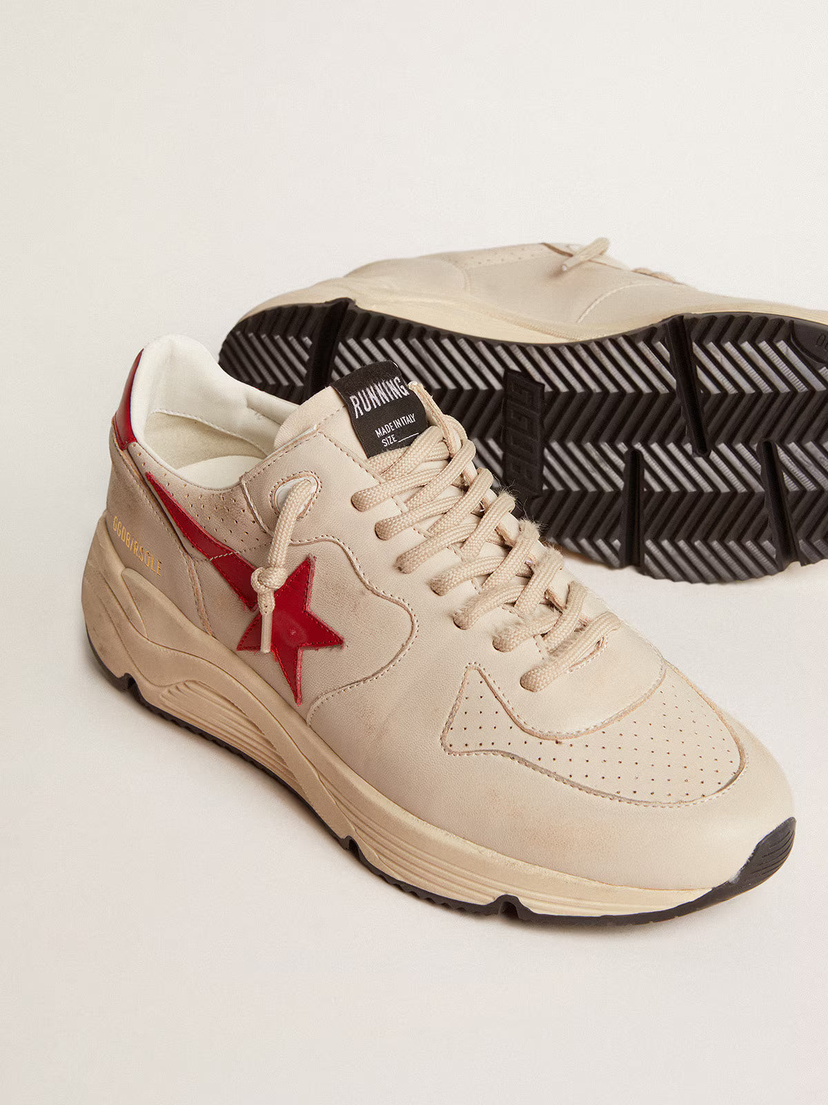 Running Sole en nappa gris avec étoile et contrefort en nappa rouge