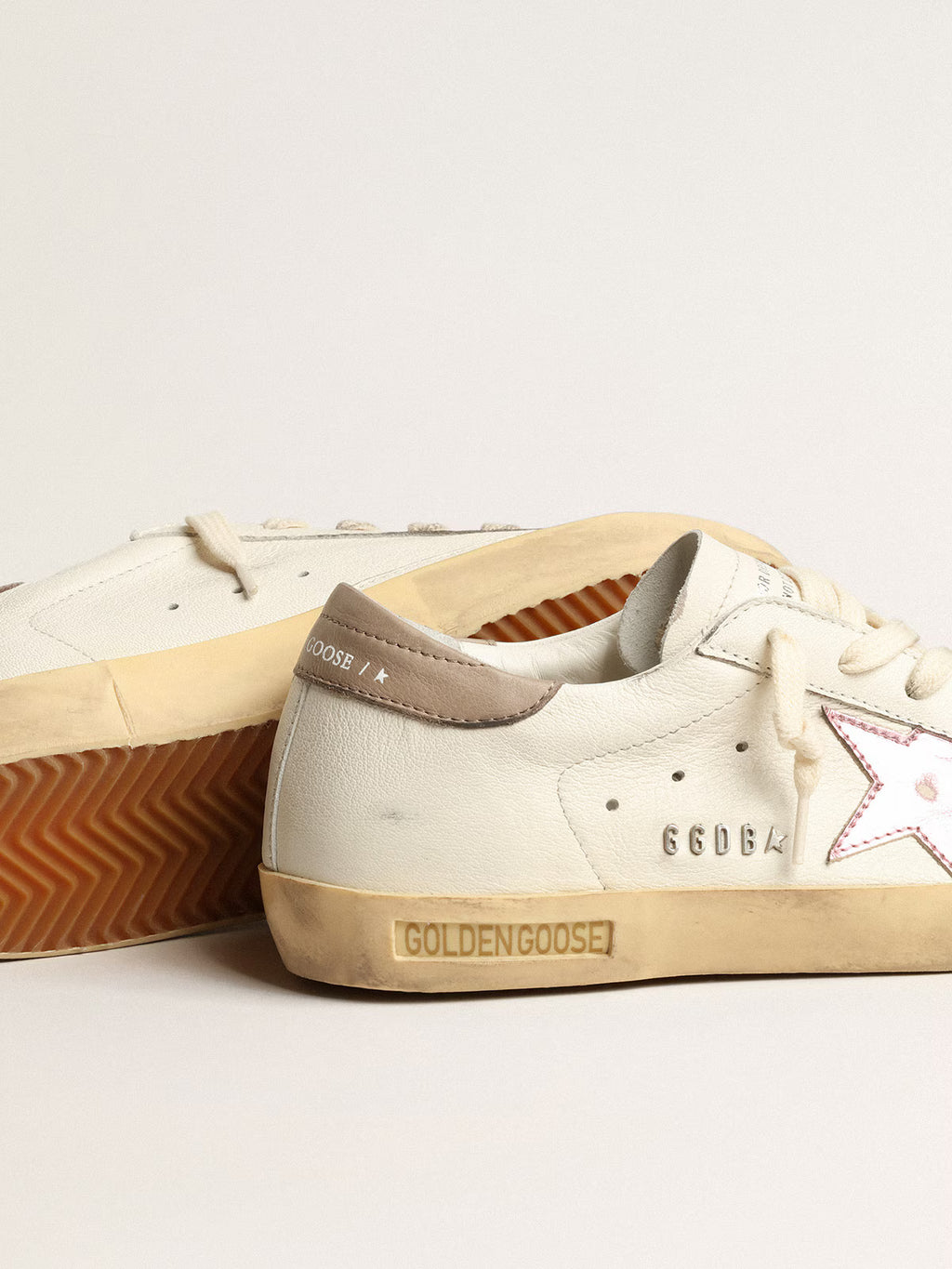 Super-Star en nappa blanc avec étoile en cuir lamé rose