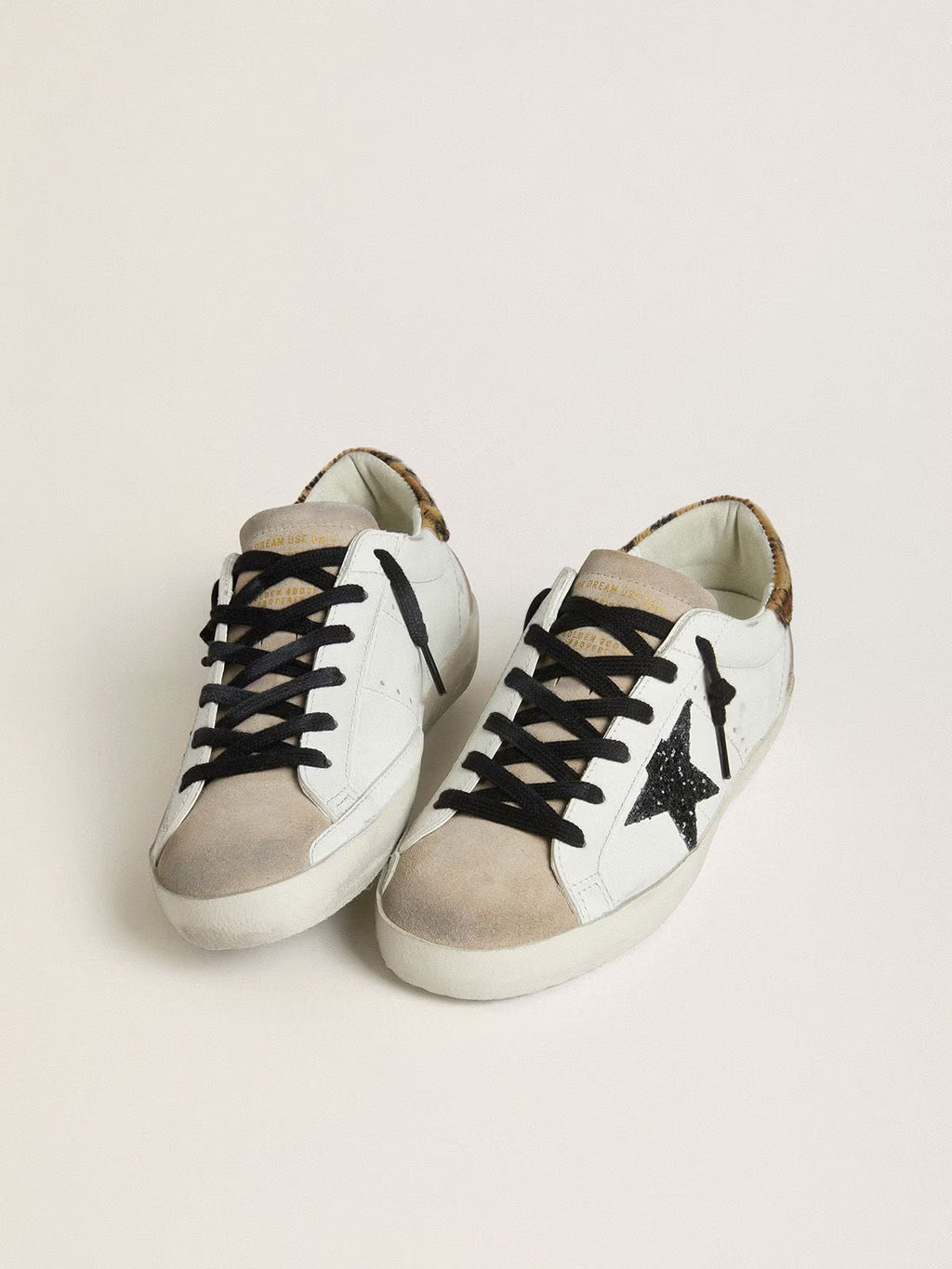 Super-Star pour femme avec étoile à paillettes noires et contrefort en cuir façon poulain imprimé léopard