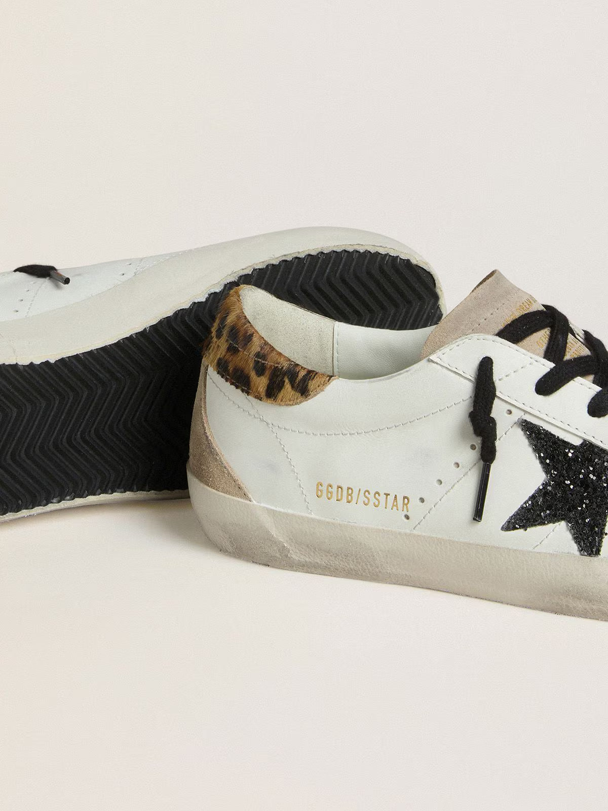 Super-Star pour femme avec étoile à paillettes noires et contrefort en cuir façon poulain imprimé léopard