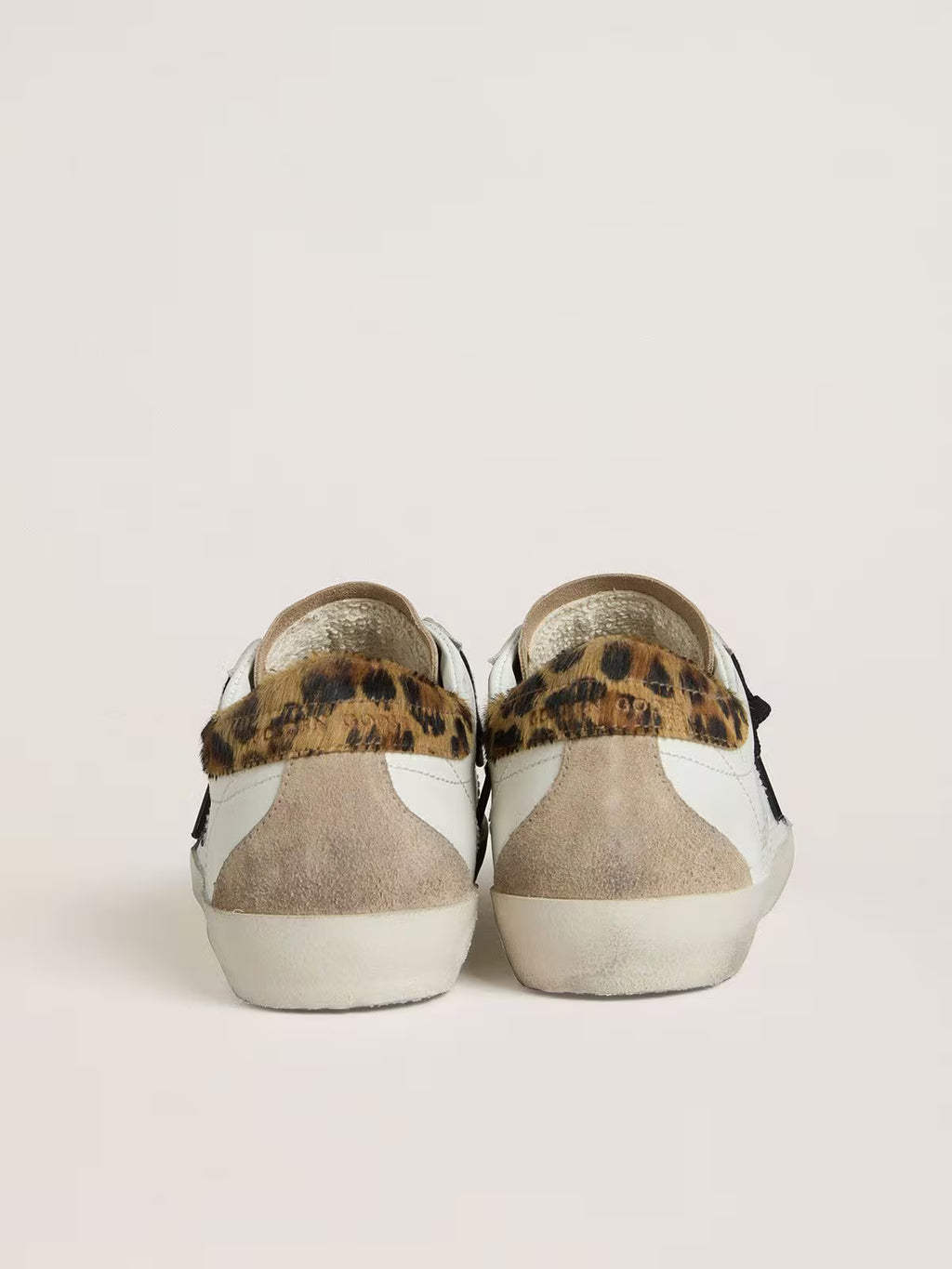 Super-Star pour femme avec étoile à paillettes noires et contrefort en cuir façon poulain imprimé léopard