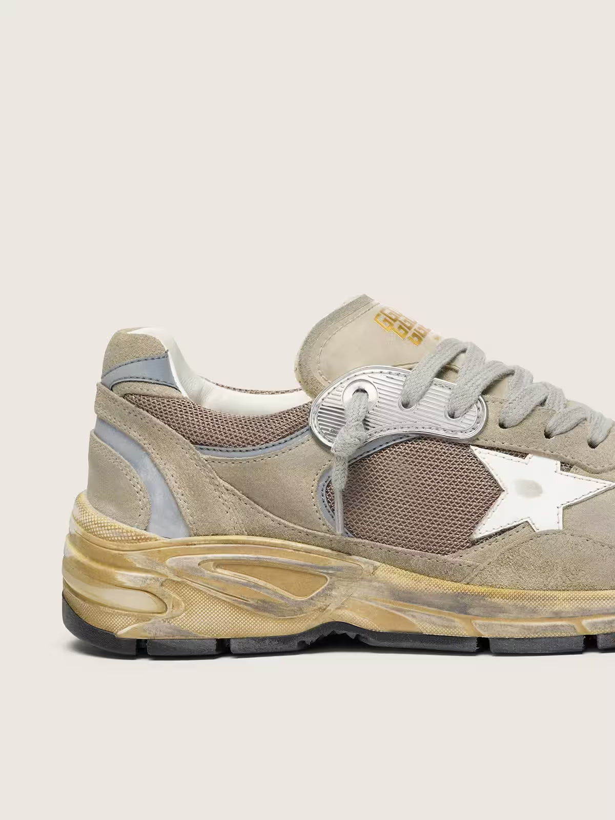 Dad-Star pour femme en cuir velours gris tourterelle et résille argentée avec étoile en cuir blanc et contrefort en cuir velours
